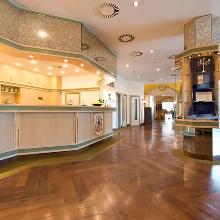 מלון Achat Walldorf 4*
